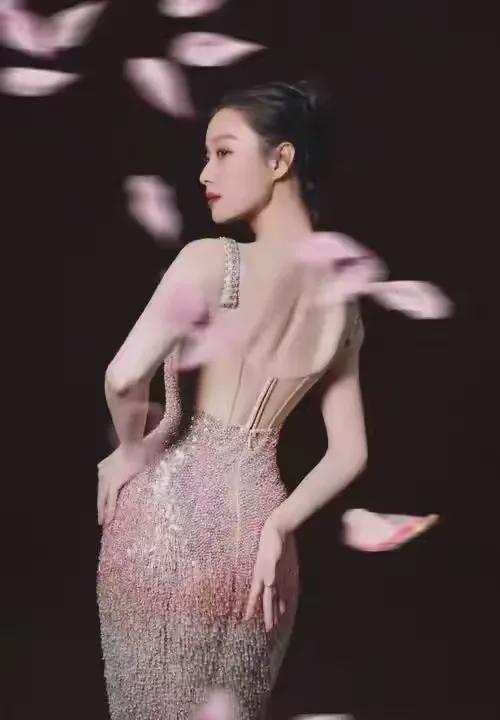 倪妮是怎么做到的开元棋牌纸片人(图3)