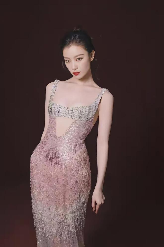 倪妮是怎么做到的开元棋牌纸片人(图13)