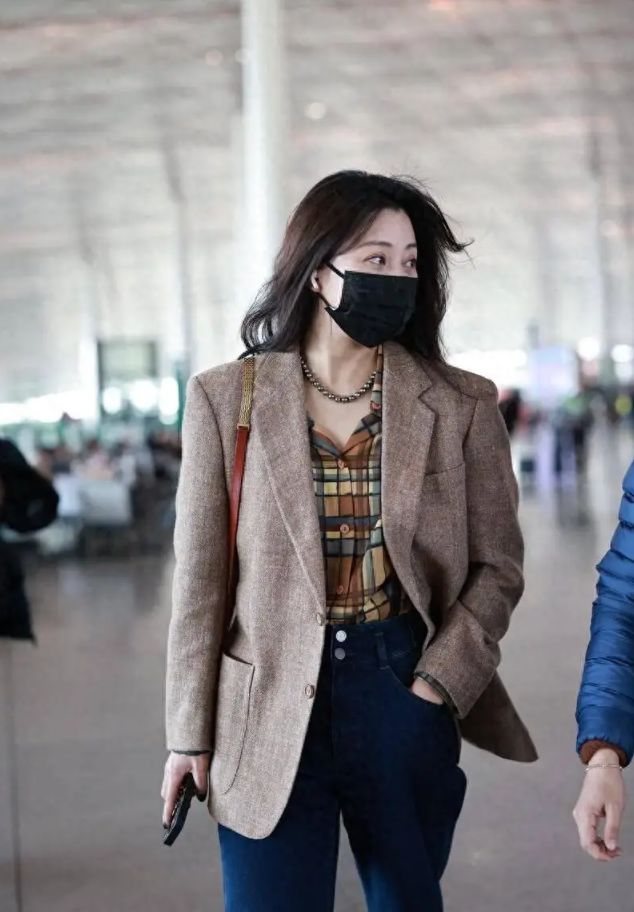 ！很值得中年女性借鉴时尚、优雅还减龄开元棋牌网站被45岁殷桃的穿搭惊艳到(图4)
