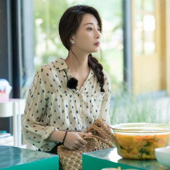 ！很值得中年女性借鉴时尚、优雅还减龄开元棋牌网站被45岁殷桃的穿搭惊艳到(图12)