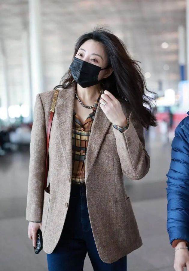 ！很值得中年女性借鉴时尚、优雅还减龄开元棋牌网站被45岁殷桃的穿搭惊艳到(图13)