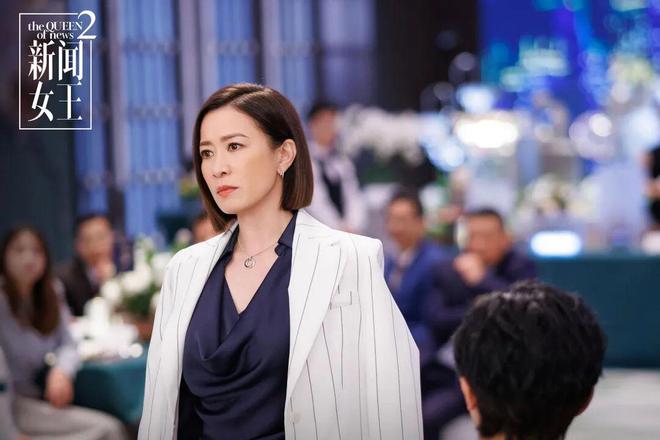 Ralph Lauren走路带风！开元棋牌试玩《新闻女王2》佘诗曼穿(图8)