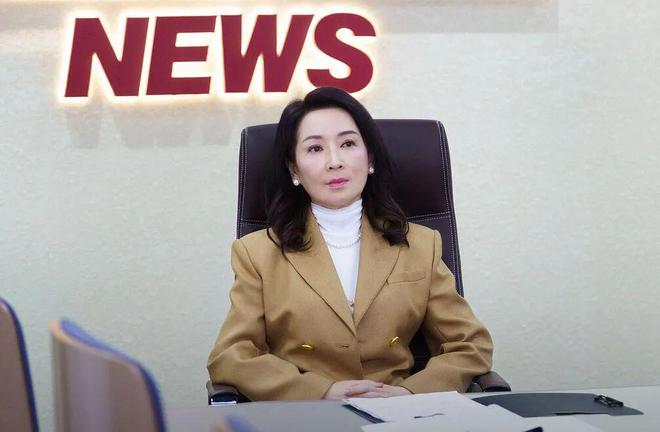 Ralph Lauren走路带风！开元棋牌试玩《新闻女王2》佘诗曼穿(图46)