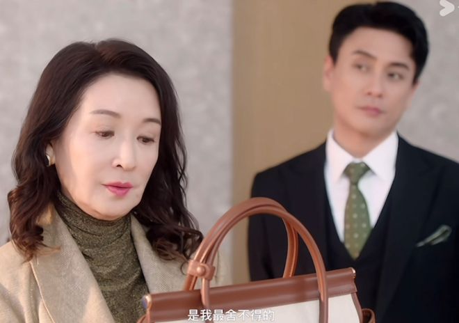 Ralph Lauren走路带风！开元棋牌试玩《新闻女王2》佘诗曼穿(图52)